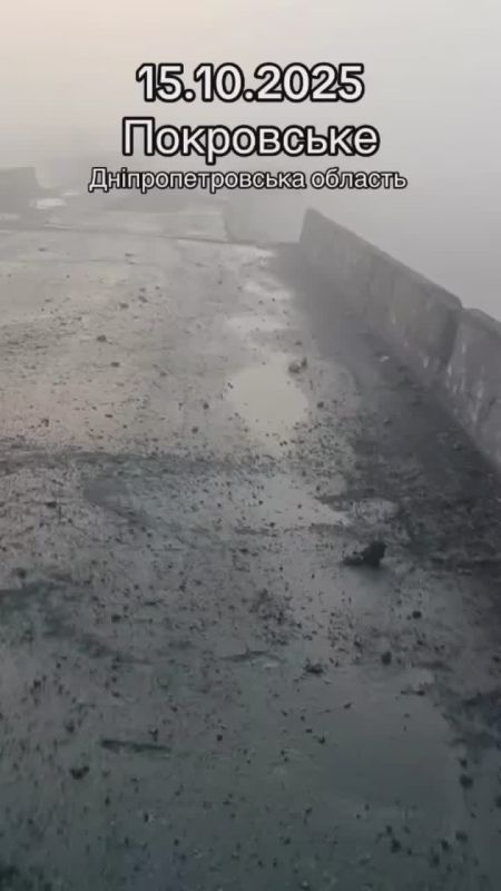 Чингис Дамбиев: Еще одно видео разрушенного авиаударом ВКС России моста в н.п. Покровское Днепропетровской области через реку Волчья