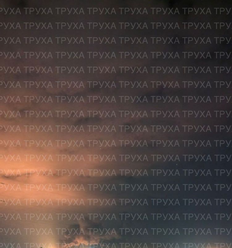 По объектам в Кривом Роге прилетели десятки "Гераней-2", на месте попаданий серьезный пожар По объектам в Кривом Роге прилетели десятки "Гераней-2", на месте попаданий серьезный пожар