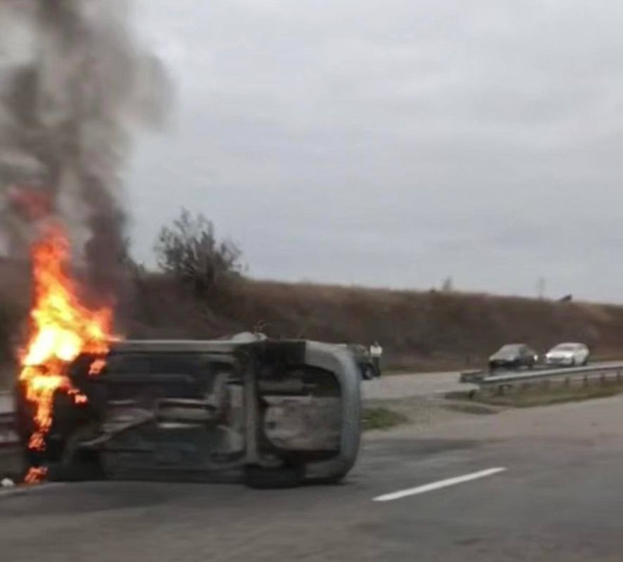Страшное ДТП. Утром Skoda врезалась в отбойник, перевернулась и загорелась на Криворожской трассе в Днепровском районе Страшное ДТП. Утром Skoda врезалась в отбойник, перевернулась и загорелась на Криворожской трассе в Днепровском районе