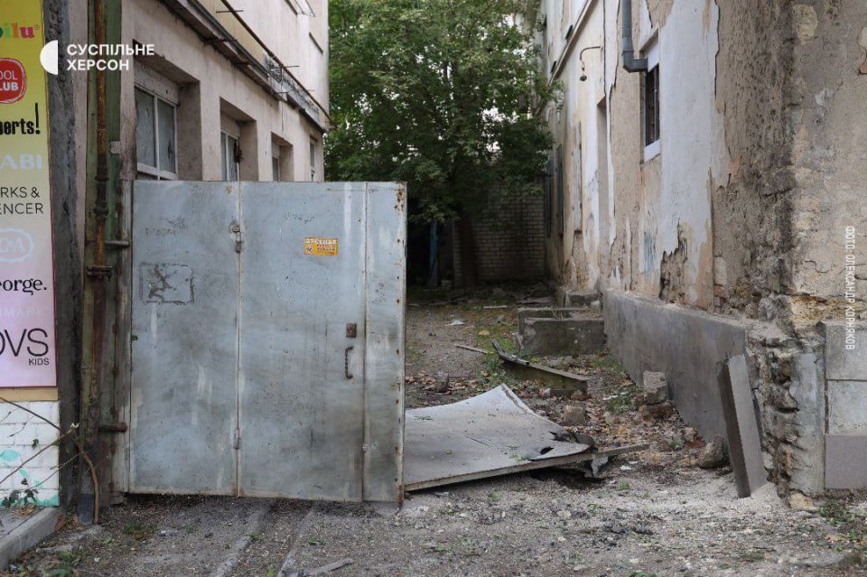 Юрий Котенок: Херсону очень не повезло. Этот уютный и красивый город Новороссии был основан светлейшим князем Григорием Потемкиным по указу императрицы Екатерины II Великой в 1778 г Юрий Котенок: Херсону очень не повезло. Этот уютный и красивый город Новороссии был основан светлейшим князем Григорием Потемкиным по указу императрицы Екатерины II Великой в 1778 г