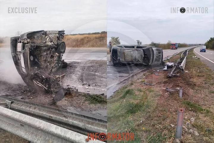 Страшное ДТП. Утром Skoda врезалась в отбойник, перевернулась и загорелась на Криворожской трассе в Днепровском районе Страшное ДТП. Утром Skoda врезалась в отбойник, перевернулась и загорелась на Криворожской трассе в Днепровском районе