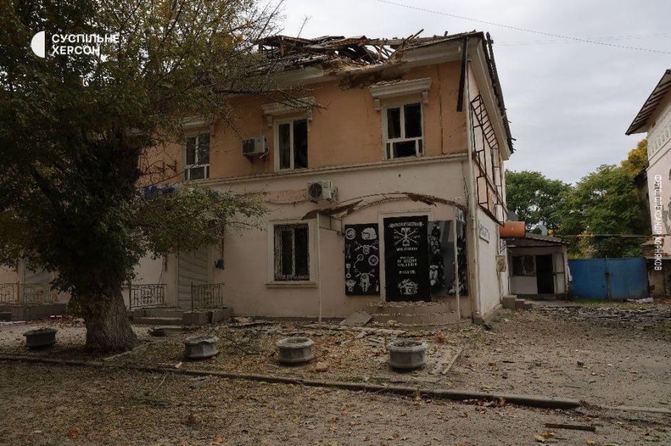 Юрий Котенок: Херсону очень не повезло. Этот уютный и красивый город Новороссии был основан светлейшим князем Григорием Потемкиным по указу императрицы Екатерины II Великой в 1778 г Юрий Котенок: Херсону очень не повезло. Этот уютный и красивый город Новороссии был основан светлейшим князем Григорием Потемкиным по указу императрицы Екатерины II Великой в 1778 г