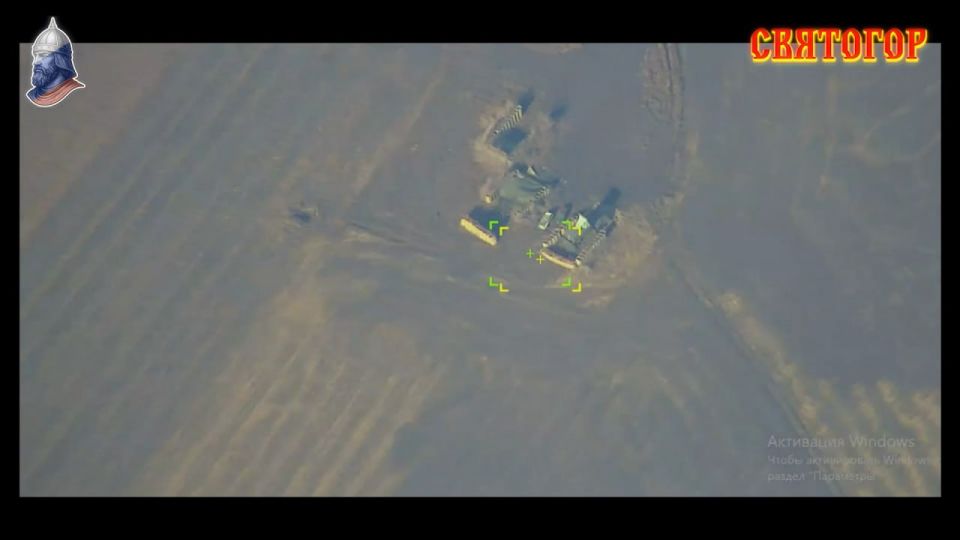 Архивные кадры ударов двух баллистических ракет ОТРК "Искандер-М" по РЛС и ПУ из состава ЗРК MIM-104 Patriot ВСУ возле Павлограда Днепропетровской области Архивные кадры ударов двух баллистических ракет ОТРК "Искандер-М" по РЛС и ПУ из состава ЗРК MIM-104 Patriot ВСУ возле Павлограда Днепропетровской области