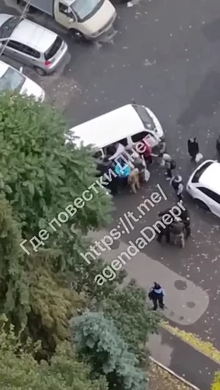 «Перевернуть, на х**, эту машину, б***ь»