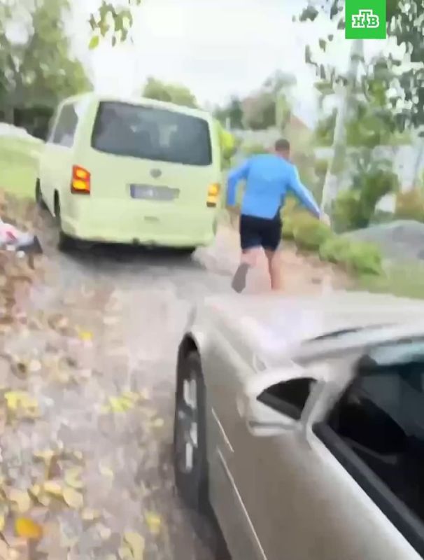 «Спрячь ствол, сука. Из-за таких, как ты, гнида, пацаны дохнут!»