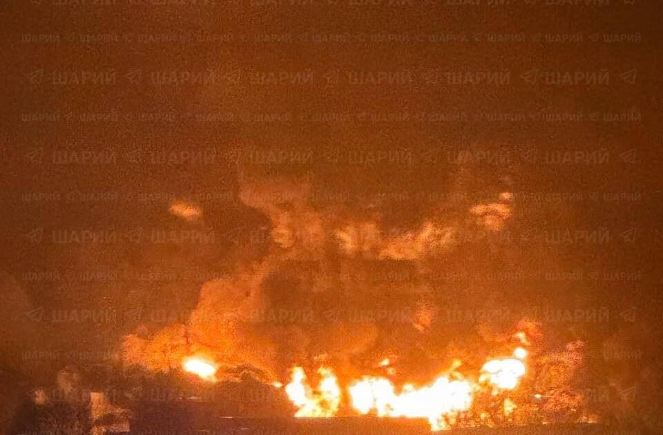 Кадры масштабных пожаров в Киеве после ночных ударов Кадры масштабных пожаров в Киеве после ночных ударов