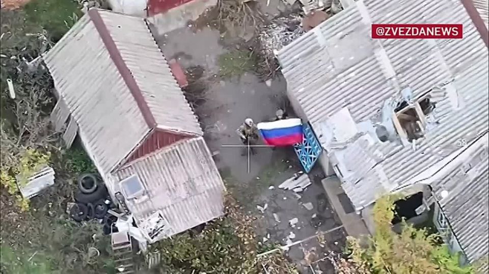 Бойцы передают привет с триколором в руках из трех освобожденных населенных пунктов в Днепропетровской и Запорожской областях