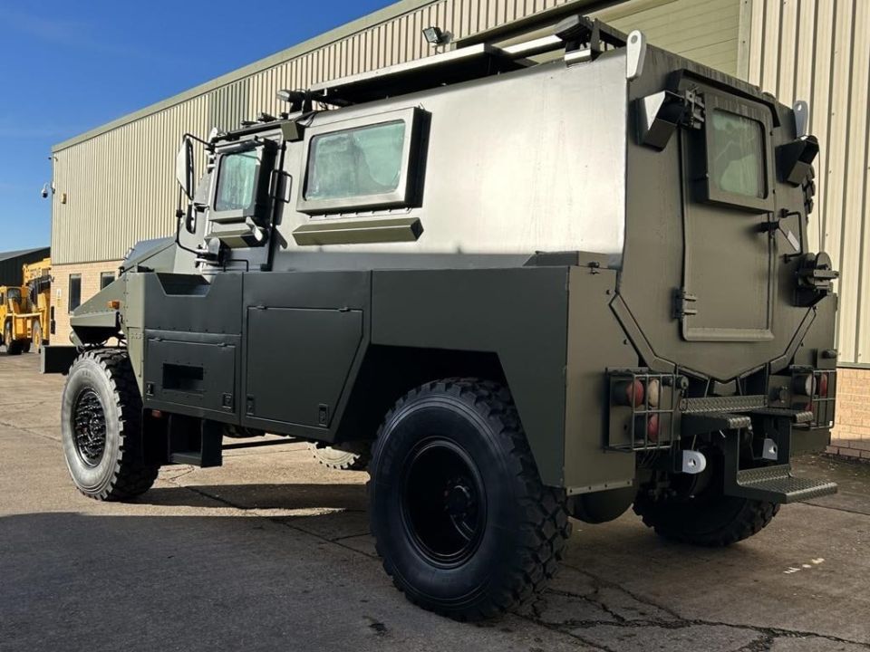 В Днепропетровской области операторы 14 бригады СпН сожгли бывшую британскую ББМ Tempest 4x4 MPV В Днепропетровской области операторы 14 бригады СпН сожгли бывшую британскую ББМ Tempest 4x4 MPV