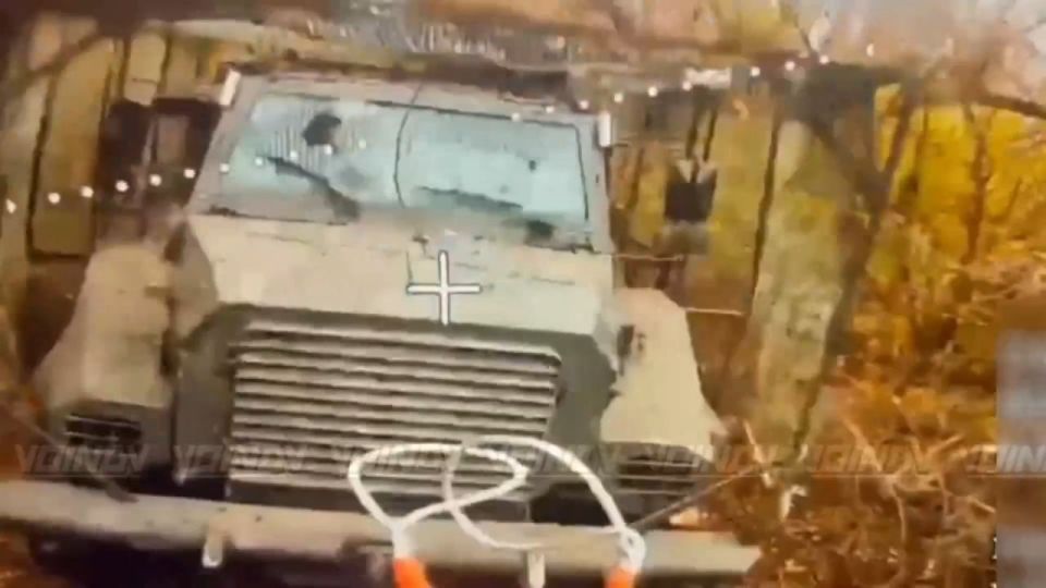 В Днепропетровской области операторы 14 бригады СпН сожгли бывшую британскую ББМ Tempest 4x4 MPV В Днепропетровской области операторы 14 бригады СпН сожгли бывшую британскую ББМ Tempest 4x4 MPV