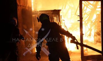 В Днепропетровске, в результате ночной атаки возник пожар на территории одного из предприятий