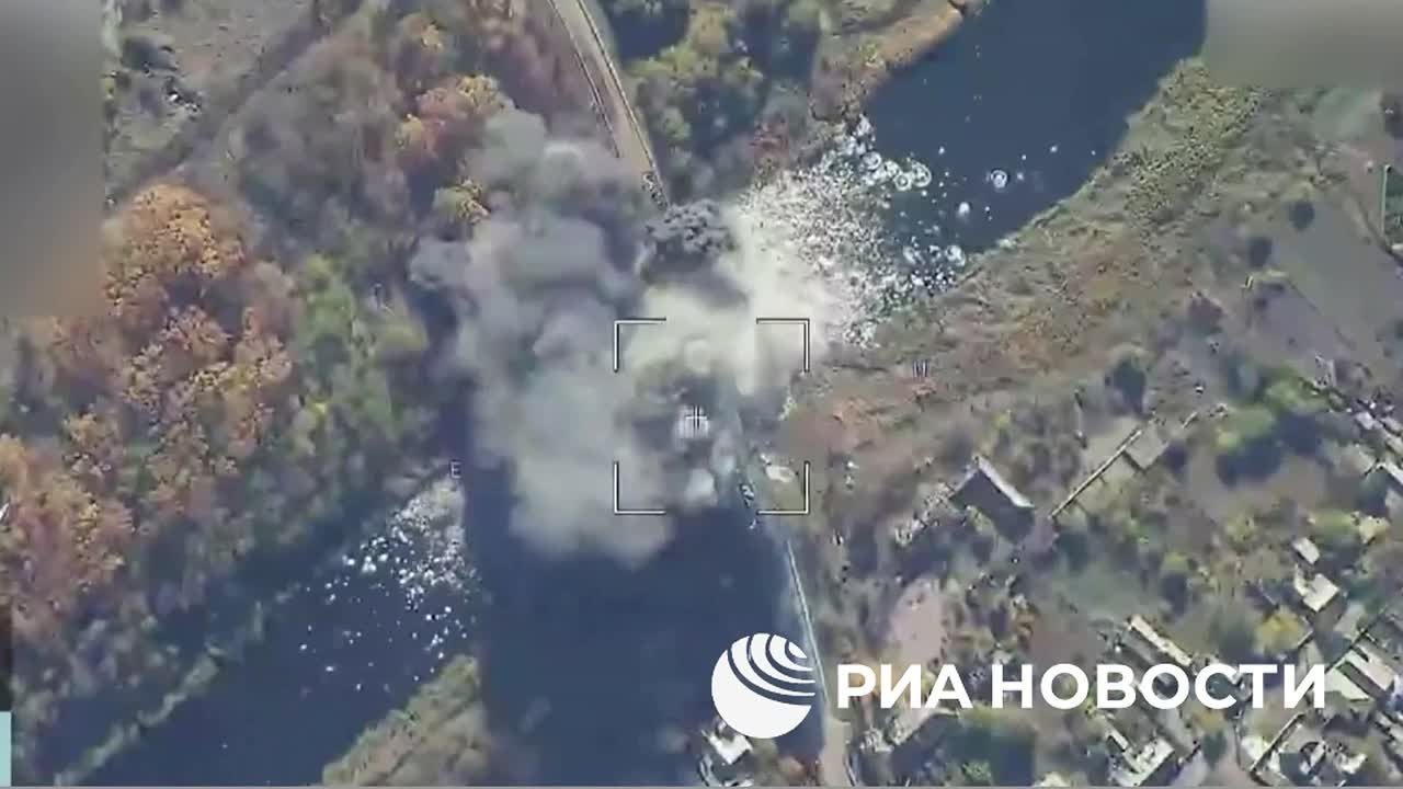 ВКС России уничтожили мост через реку Волчья ведущий в сторону населённого пункта Покровское в Днепропетровской области