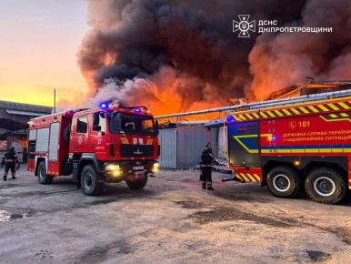 В Павлограде после атаки пылает промышленное предприятие