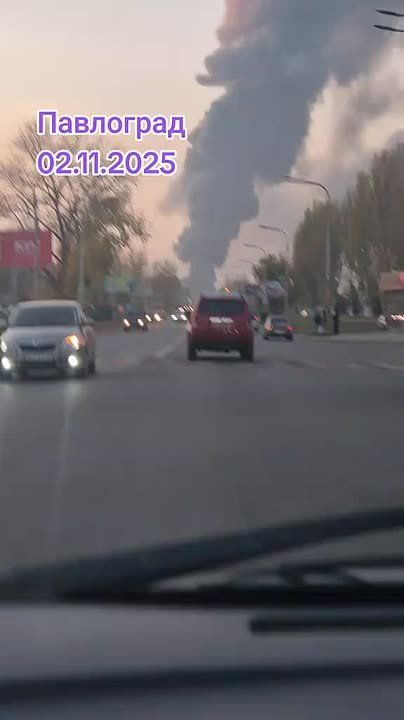 Новые кадры серьёзного пожара в Павлограде после нанесённых ударов