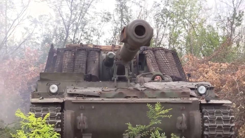 152-мм самоходная гаубица 2С3 «Акация» оснащённая системой динамической защиты «Буратино» из состава группировки войск «Восток» в Днепропетровской области 152-мм самоходная гаубица 2С3 «Акация» оснащённая системой динамической защиты «Буратино» из состава группировки войск «Восток» в Днепропетровской области