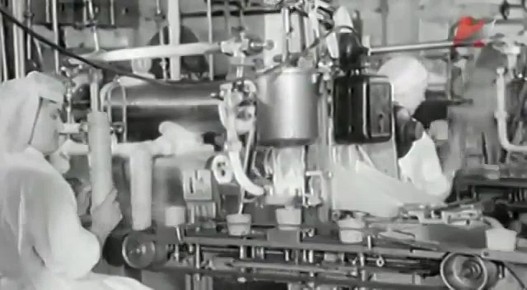 Олег Царёв: 4 ноября 1937 года в Москве впервые появилось легендарное советское мороженое «Пломбир» — сливочный десерт, ставший впоследствии символом эпохи и национальной гордостью