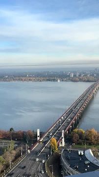 Даже упав, вновь решайся на взлет, Жизнь твои крылья не зря мастерила. Помни, что Бог никогда не дает Ноши, которая нам не по силам