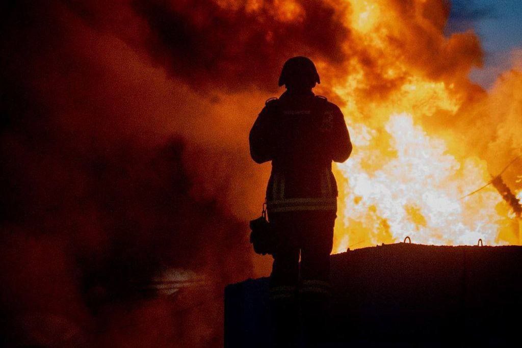 В городе Каменское Днепропетровской области ночью Герани атаковали объект энергетической инфраструктуры связанный с местной Среднеднепровской ГЭС В городе Каменское Днепропетровской области ночью Герани атаковали объект энергетической инфраструктуры связанный с местной Среднеднепровской ГЭС