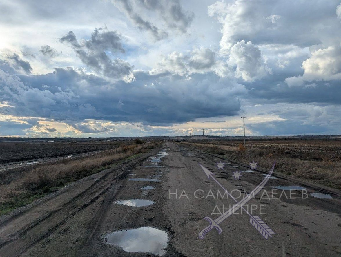 Нардепка Безумная Безуглая пожаловалась, что в Днепропетровской области нет фортификаций, на юге ничего не подготовлено: это фото сделано там на прошлой неделе - "килл-зона" без сеток и обороны