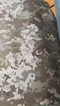 Видео задержания того мужчины, который вскрыл себе вены в Днепропетровском ТЦК