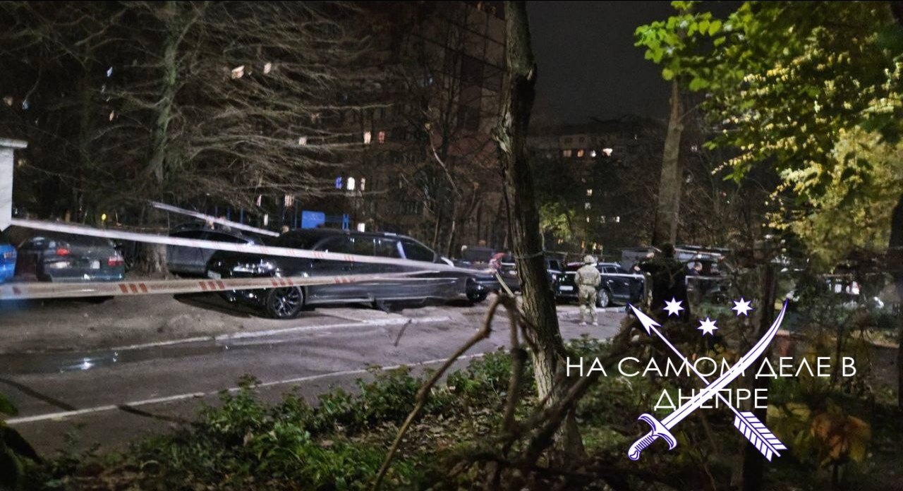 Ночью на Левобережном-3 ТЦКшные мрази хотели упаковать парня, но что-то пошло не так и он их подстрелил Ночью на Левобережном-3 ТЦКшные мрази хотели упаковать парня, но что-то пошло не так и он их подстрелил