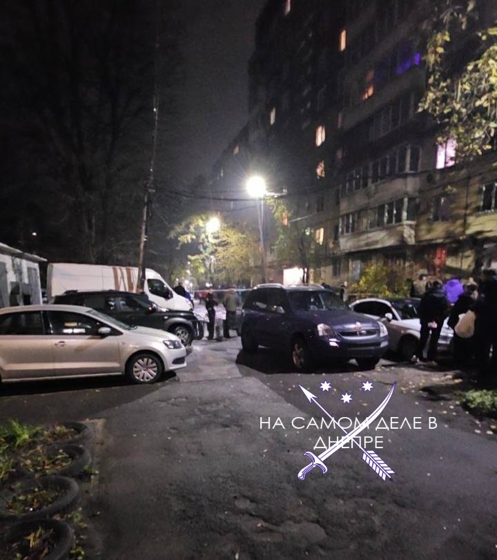 Ночью на Левобережном-3 ТЦКшные мрази хотели упаковать парня, но что-то пошло не так и он их подстрелил Ночью на Левобережном-3 ТЦКшные мрази хотели упаковать парня, но что-то пошло не так и он их подстрелил