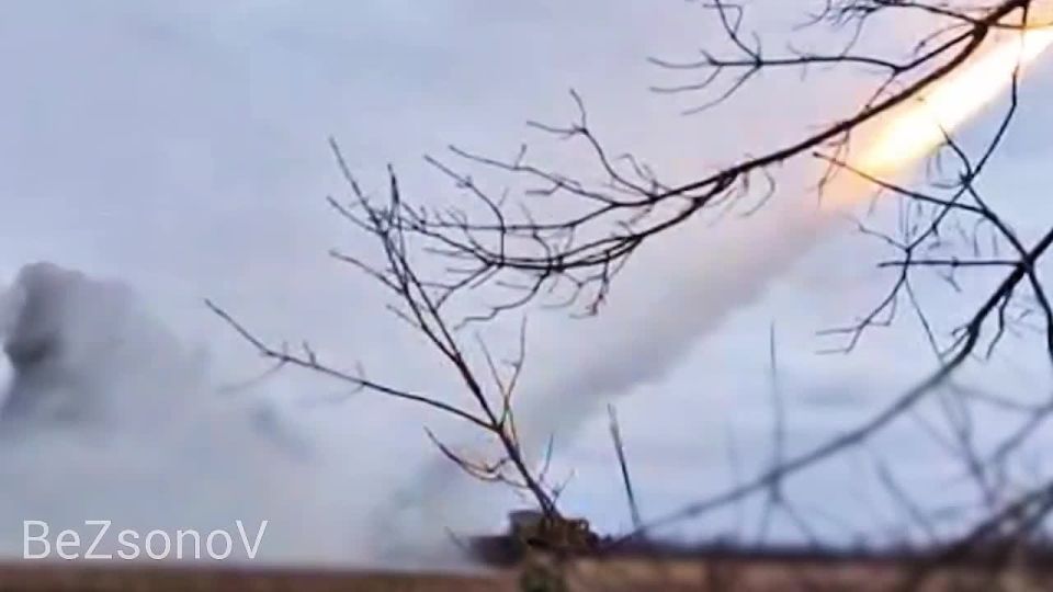 Даниил Безсонов: Боевая работа расчета РСЗО «Торнадо-С» группировки войск «Восток» по уничтожению опорного пункт ВСУ в Днепропетровской области