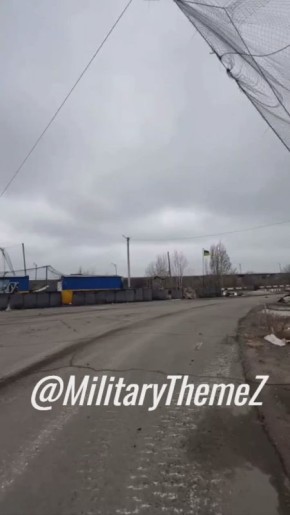 Результат прилёта ФАБа по блокпосту около стелы на въезде в оккупированную ВСУ часть ДНР со стороны Днепропетровской