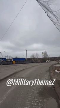 Результат прилёта ФАБа по блокпосту около стелы на въезде в оккупированную ВСУ часть ДНР со стороны Днепропетровской