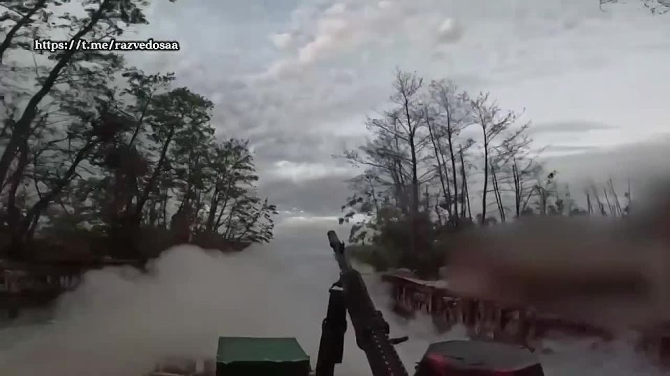 Кадры работы подразделений ВС РФ на катерах в устье Днепра