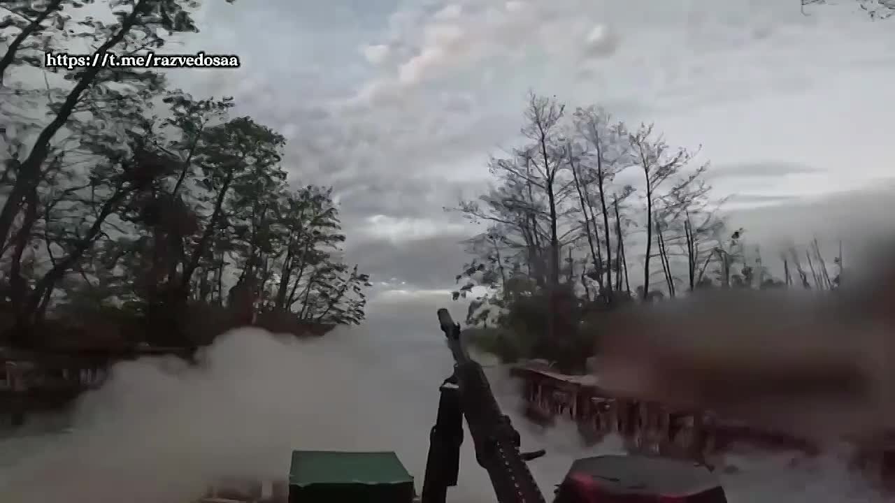 Кадры работы подразделений ВС РФ на катерах в устье Днепра