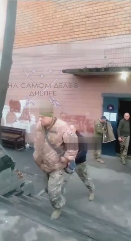 В Днепропетровске продолжается "добровольная" мобилизация