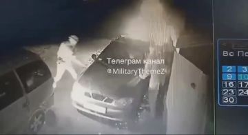 В Днепропетровске ТЦКшники остановили автомобиль, прокололи шины, разбили окна и силой вытащили из него водителя и пассажира — отца и сына