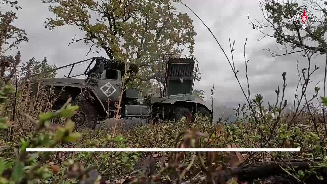 Минобороны России: 00:00 Реактивщики мотострелкового полка 25-й общевойсковой армии группировки войск «Запад» накрыли огнем подразделения ВСУ на Краснолиманском направлении