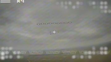 Небольшая нарезка кадров, где бойцы 69-ой бригады прикрытия из 35-ой армии группировки "Восток" успешно "выносят" вражескую пехоту, засевшую в укрытиях, и ликвидируют дроны неприятеля