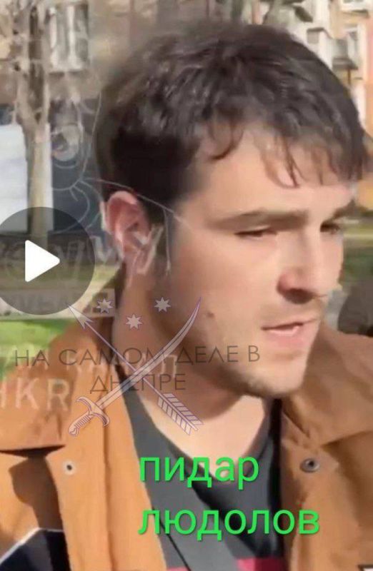 В Кривом Роге местные в соцсетях вычислили людей, в гражданской одежде, которые помогают сотрудникам ТЦК и полицаям задерживать граждан В Кривом Роге местные в соцсетях вычислили людей, в гражданской одежде, которые помогают сотрудникам ТЦК и полицаям задерживать граждан