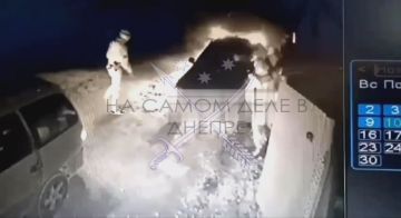 В Днепре сотрудники ТЦК остановили автомобиль, прокололи шины, разбили окна и силой вытащили из него двух мужиков - отца и сына