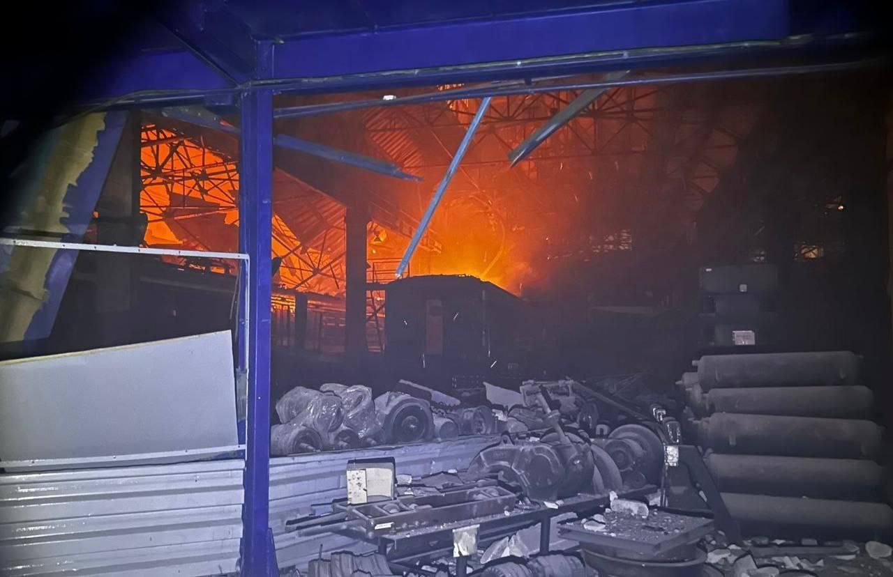 Русские дроны атаковали четыре ж/д станции и завод в Днепропетровской области Русские дроны атаковали четыре ж/д станции и завод в Днепропетровской области