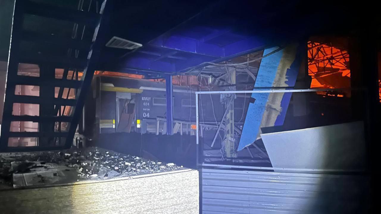 Русские дроны атаковали четыре ж/д станции и завод в Днепропетровской области Русские дроны атаковали четыре ж/д станции и завод в Днепропетровской области