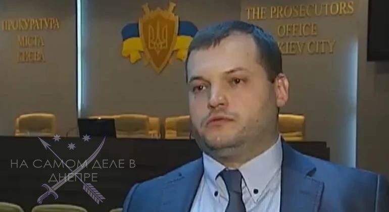 Не успели прийти в себя после одного коррупционного скандала, как тут же нырнули в другой