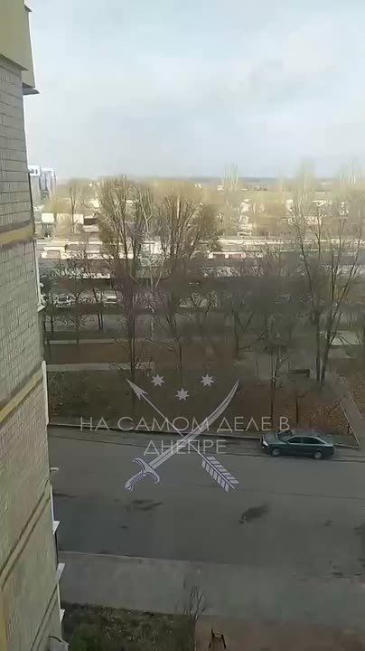 Осторожно, ненормативная лексика! В Днепропетровске парень пытался скрыться от людоловов из ТЦК, но его ПОДСТРЕЛИЛИ и упаковали