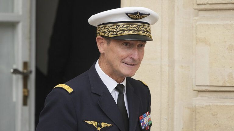 Франции следует морально подготовиться к жертвам в потенциальном конфликте с Россией, предупреждают: "Мы можем потерять наших детей"