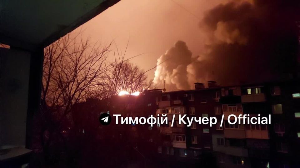 Кадры ночных прилетов "Гераней" в Павлограде