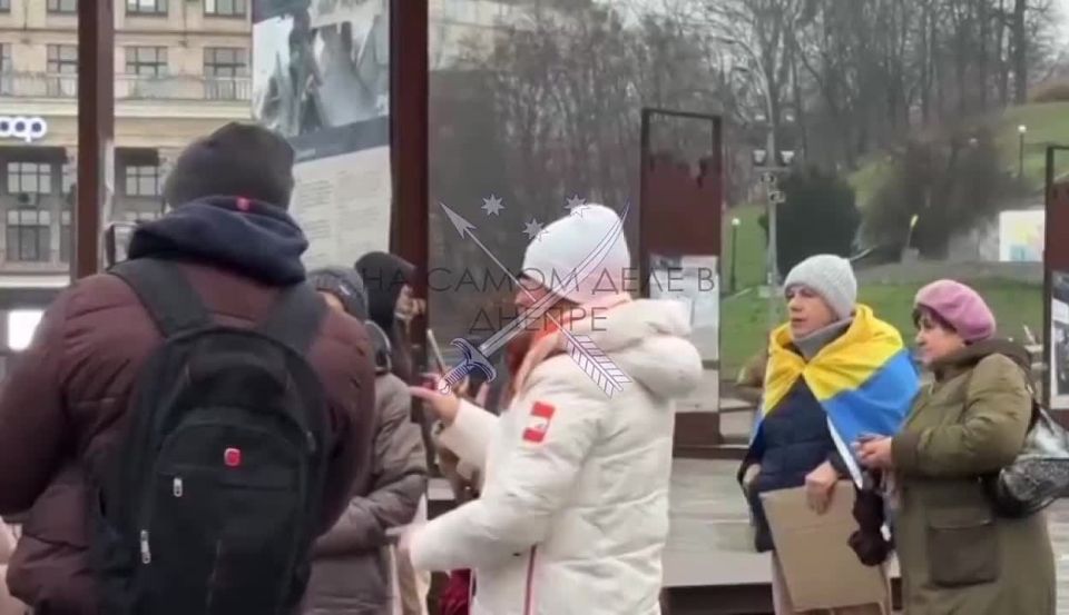 А тем временем в Киеве, на Майдане продолжаются протесты