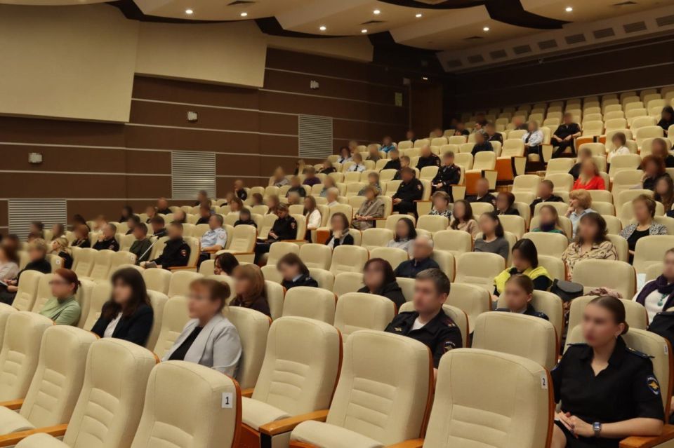 В Главном управлении МВД по Нижегородской области в рамках ежемесячных внутриведомственных образовательных семинаров в партнерстве с Российским обществом «Знание» состоялась лекция «Цифровая гигиена. Противодействие... В Главном управлении МВД по Нижегородской области в рамках ежемесячных внутриведомственных образовательных семинаров в партнерстве с Российским обществом «Знание» состоялась лекция «Цифровая гигиена. Противодействие...