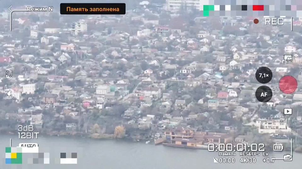 Херсон.. Работа артиллерии 18 ОА ГВ "Днепр" по выявленным целям в прибрежной зоне г. Херсон. Вчера очень плотно работали наши мужики. Много результативных действий, все удары достигли своих целей. Впереди ещё целый день, а...