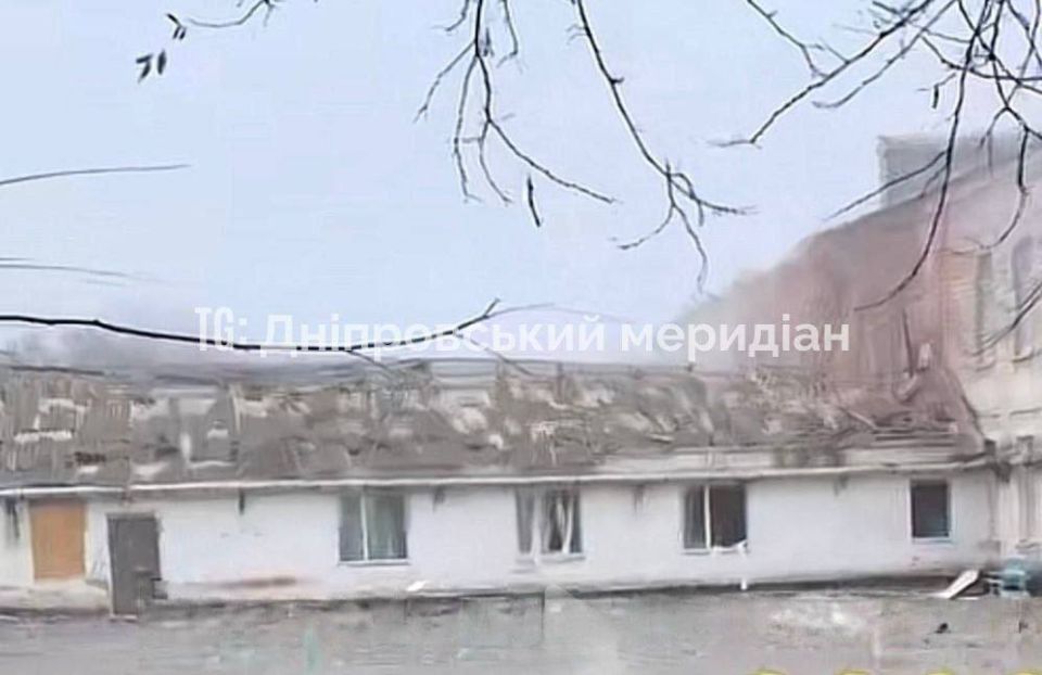 О прилете по пункту временной дислокации ВСУ в Васильковке Днепропетровской области сообщает канал «Хроники Гераней»