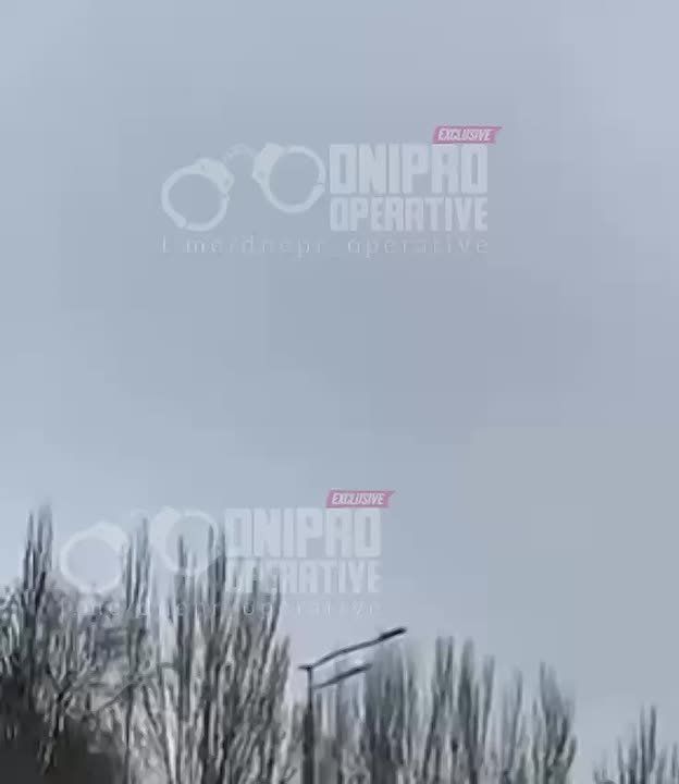 Момент удара ракетой 9М723 ОТРК "Искандер-М" по объекту противника в Днепропетровске