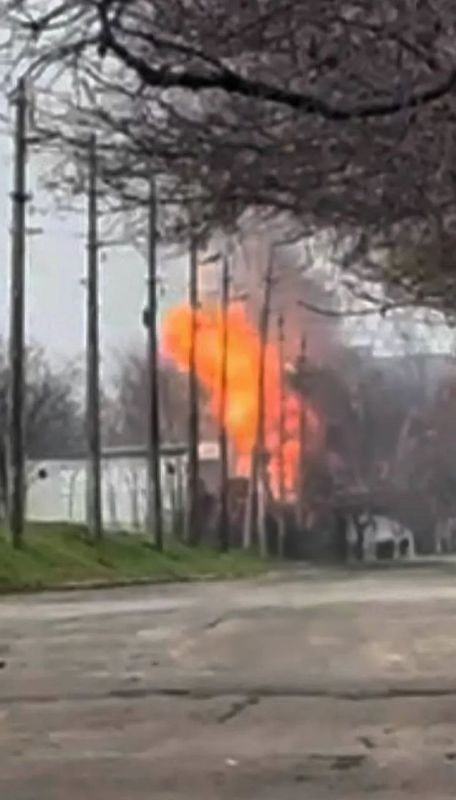 В Херсоне сильный пожар после прилета по АЗС