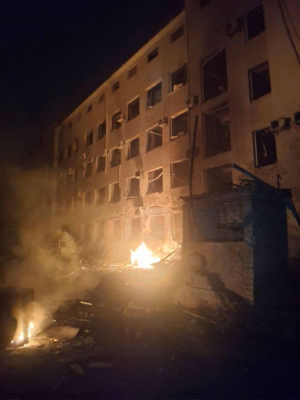 Появилась информация по сегодняшнему прилету в Кривом Роге ракеты ОТРК "Искандер", прилетела она по Криворожскому городскому отделу управления СБУ