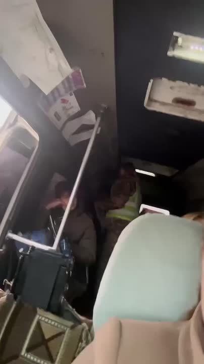 Запаковка очередного "добровольца" в Днепропетровске, мобилизация проходит нормально - твердо и четко